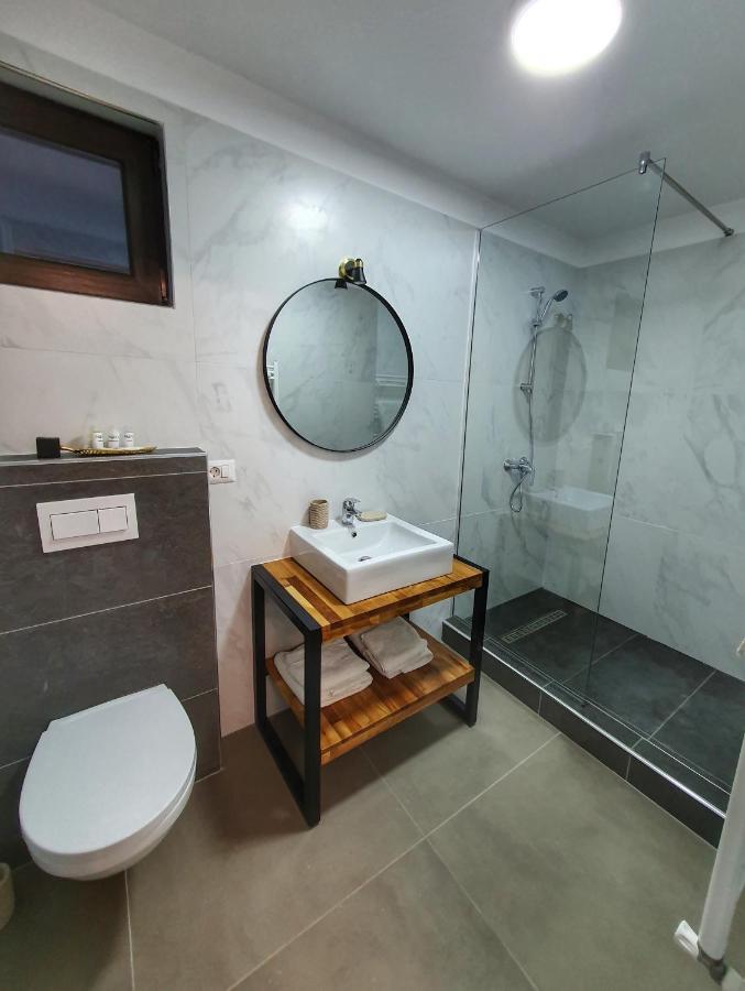 Vily Luxury Rooms Focșani Bagian luar foto