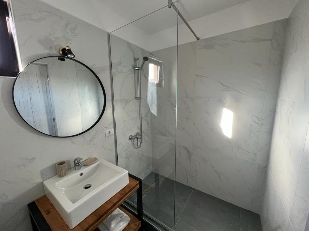 Vily Luxury Rooms Focșani Bagian luar foto