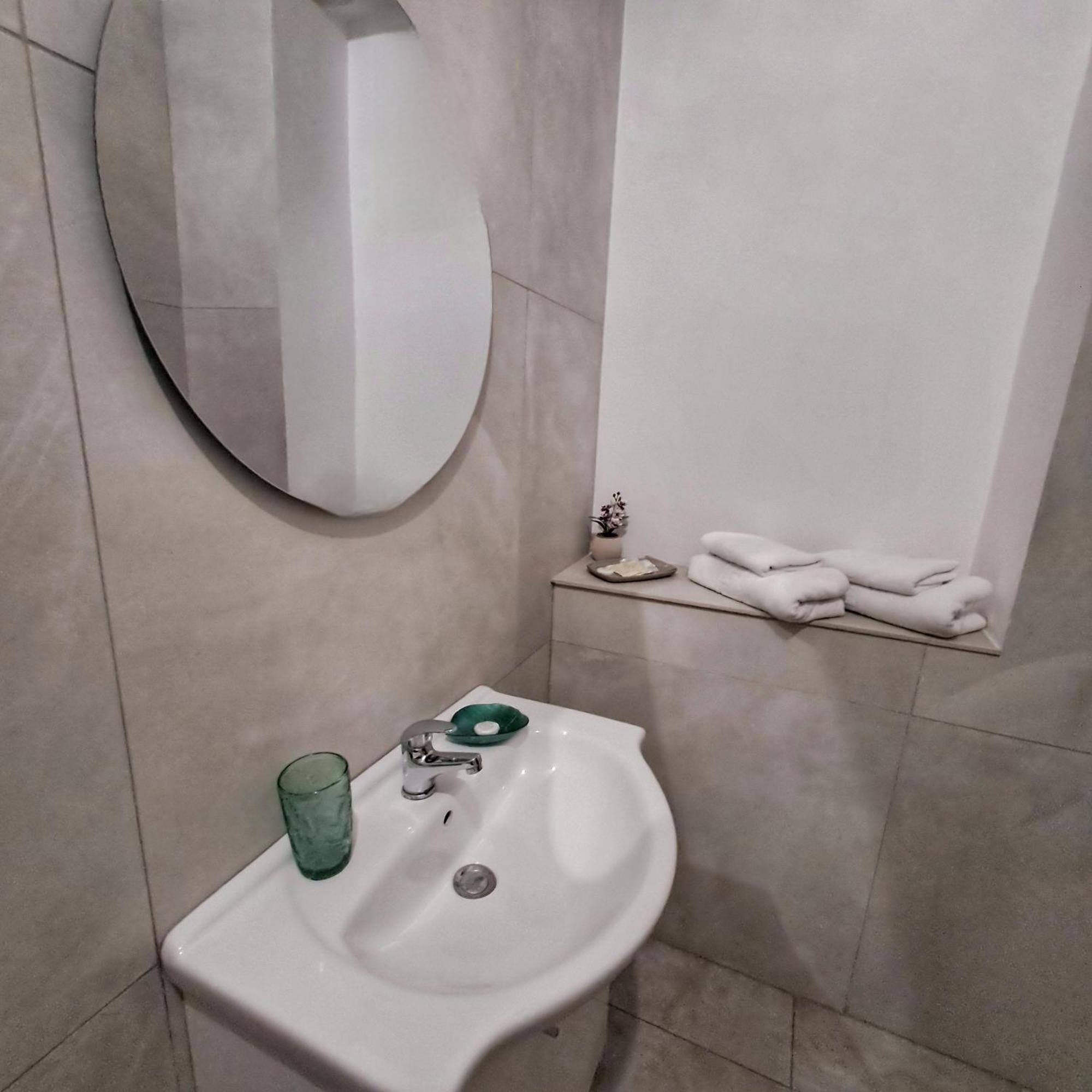 Vily Luxury Rooms Focșani Bagian luar foto