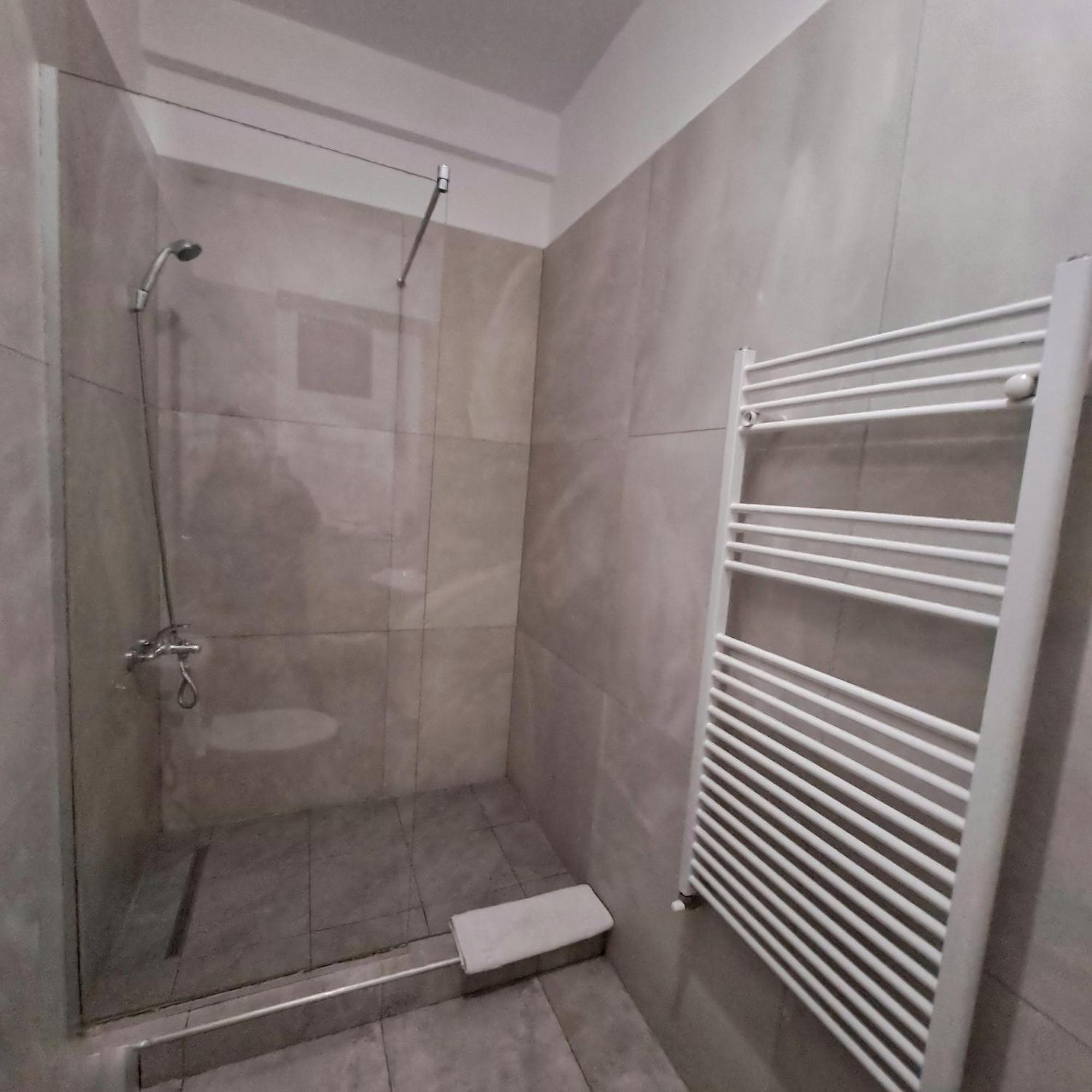 Vily Luxury Rooms Focșani Bagian luar foto