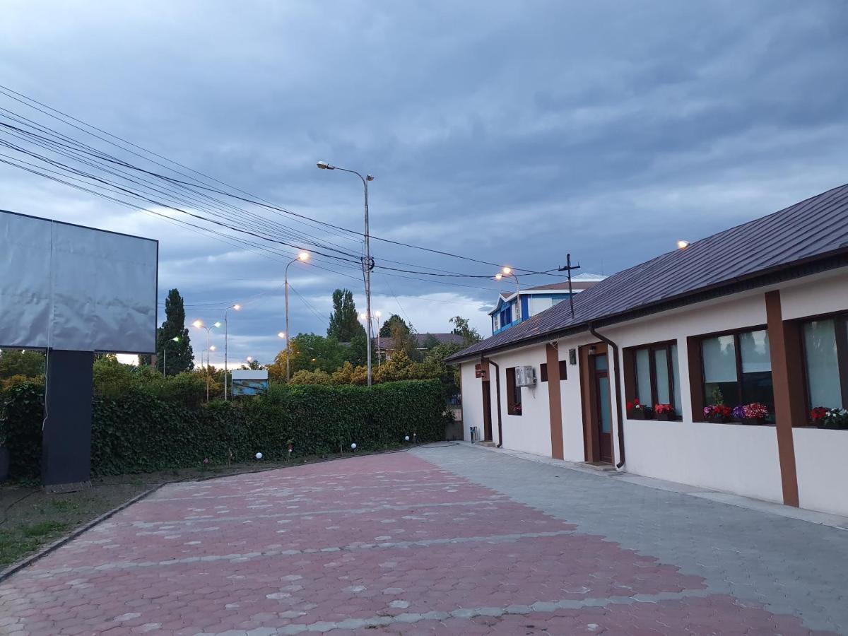 Vily Luxury Rooms Focșani Bagian luar foto